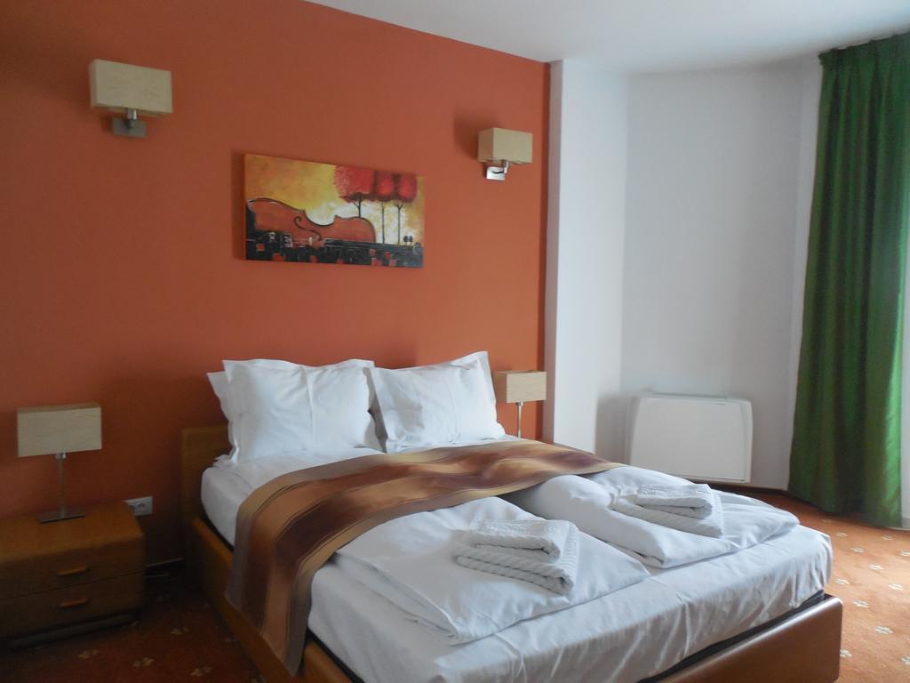 Villa Annalia - Rooms To Rent Bacău Exteriör bild